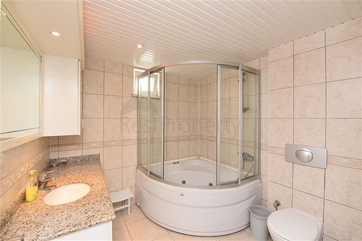 Трехкомнатная квартира с мебелью в районе Джикджилли