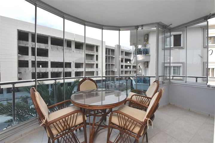 Трехкомнатная квартира с мебелью в районе Джикджилли