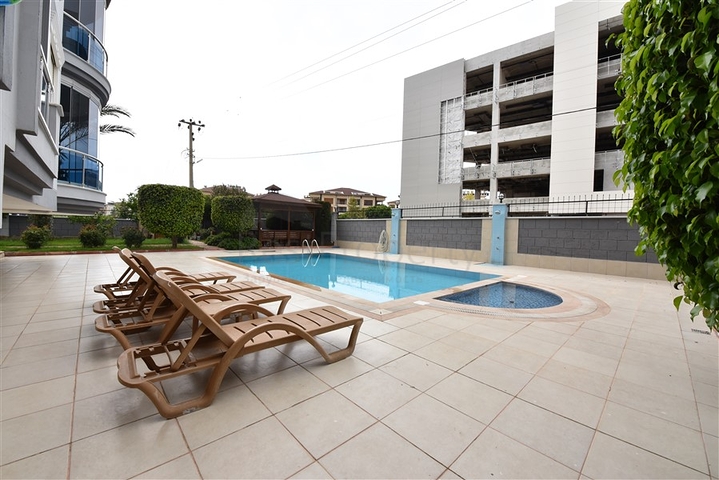 Трехкомнатная квартира с мебелью в районе Джикджилли