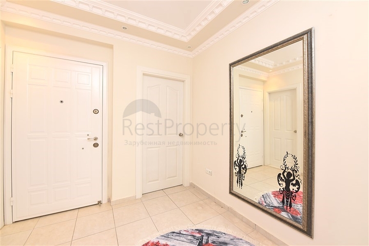 Трехкомнатная квартира с мебелью в районе Джикджилли