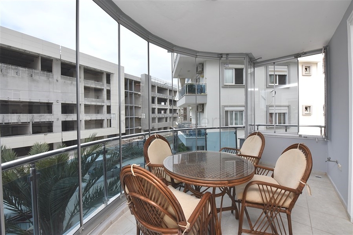 Трехкомнатная квартира с мебелью в районе Джикджилли