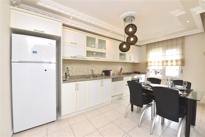 Трехкомнатная квартира с мебелью в районе Джикджилли