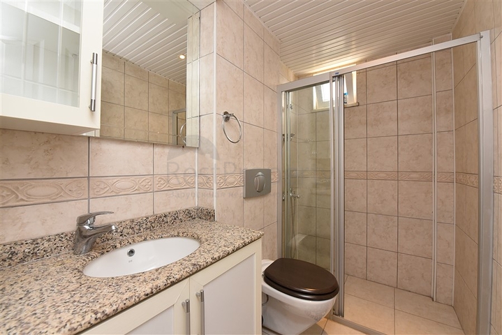 Трехкомнатная квартира с мебелью в районе Джикджилли