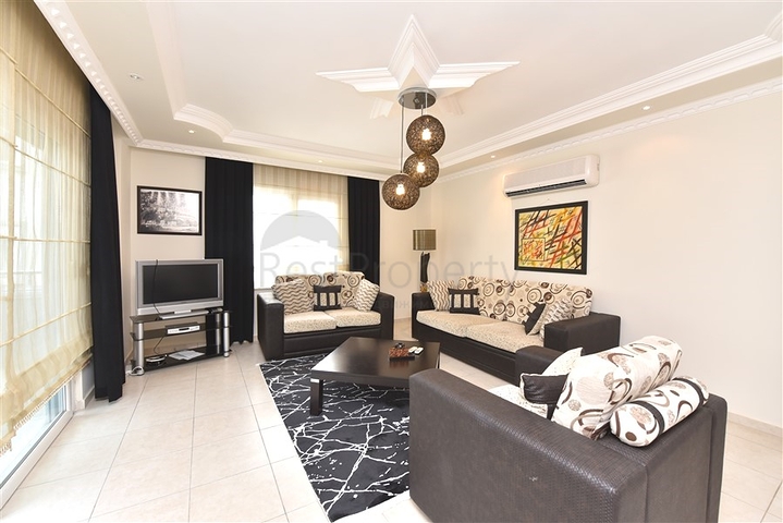 Трехкомнатная квартира с мебелью в районе Джикджилли