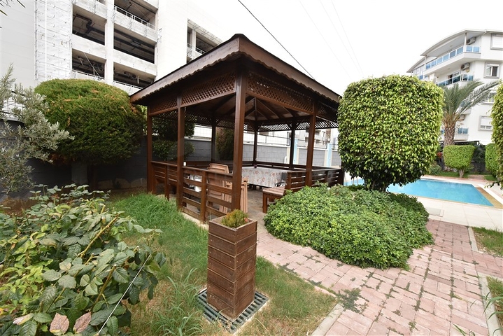 Трехкомнатная квартира с мебелью в районе Джикджилли