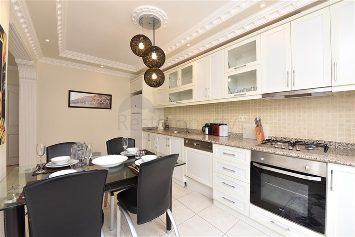 Трехкомнатная квартира с мебелью в районе Джикджилли