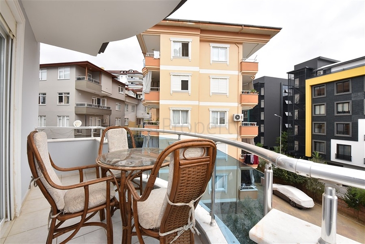 Трехкомнатная квартира с мебелью в районе Джикджилли