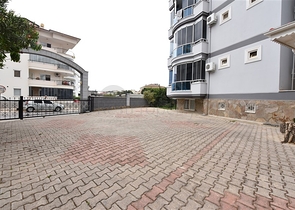 Трехкомнатная квартира с мебелью в районе Джикджилли