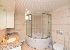 Трехкомнатная квартира с мебелью в районе Джикджилли