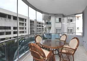 Трехкомнатная квартира с мебелью в районе Джикджилли