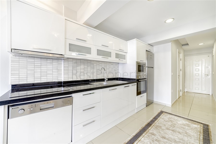 Трехкомнатная квартира в районе Клеопатра 