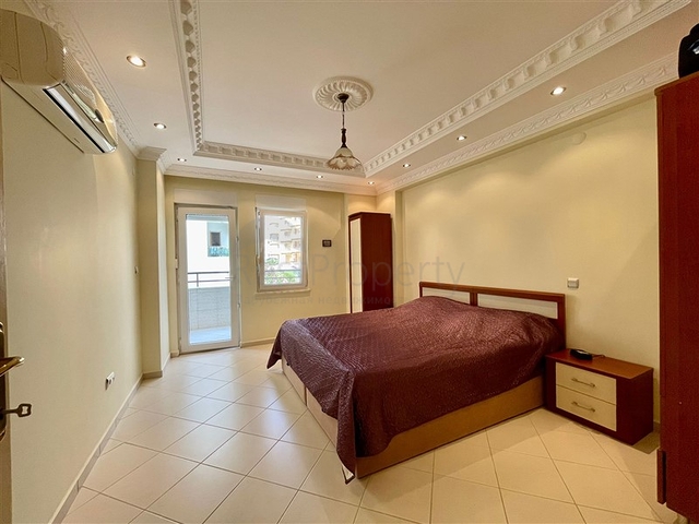 Трехкомнатная квартира в районе Махмутлар