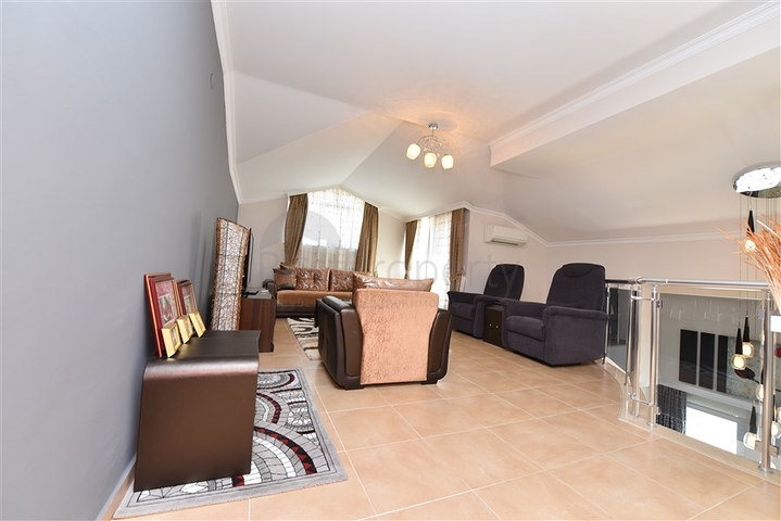 Просторный пентхаус  4+1 в 5 минутах до моря