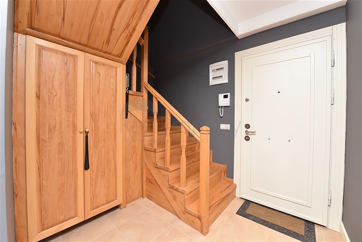 Просторный пентхаус  4+1 в 5 минутах до моря