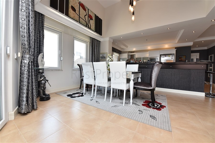 Просторный пентхаус  4+1 в 5 минутах до моря