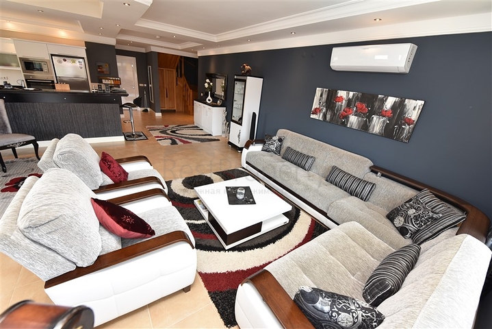 Просторный пентхаус  4+1 в 5 минутах до моря