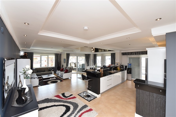 Просторный пентхаус  4+1 в 5 минутах до моря