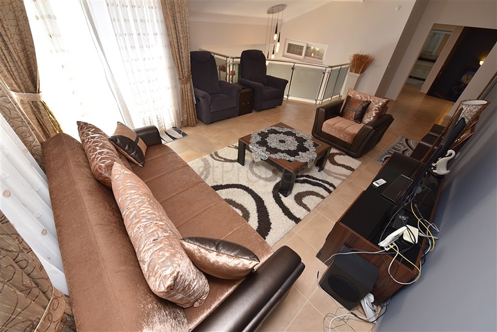 Просторный пентхаус  4+1 в 5 минутах до моря