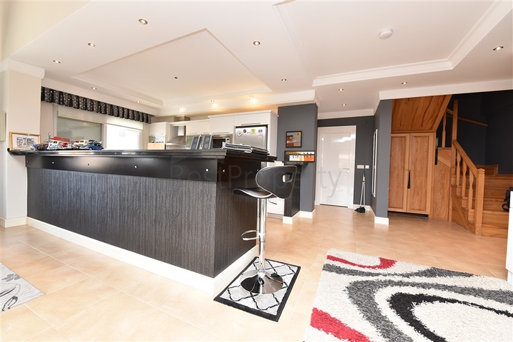 Просторный пентхаус  4+1 в 5 минутах до моря