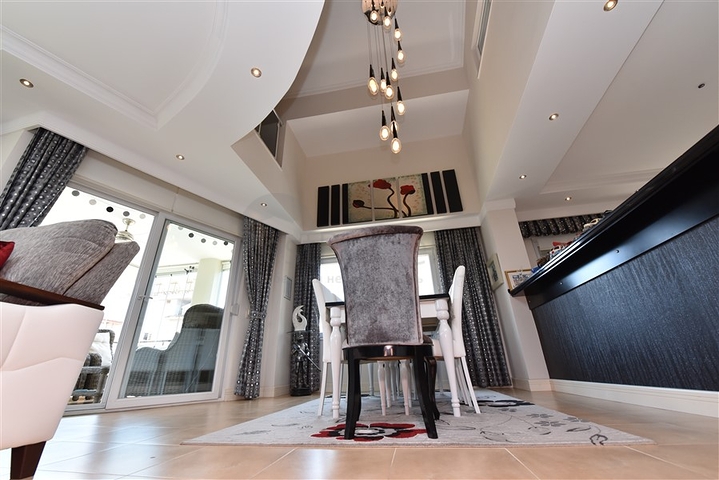 Просторный пентхаус  4+1 в 5 минутах до моря