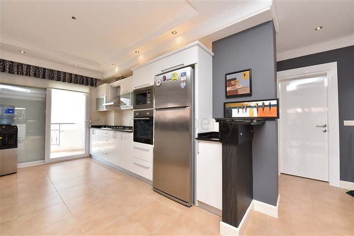 Просторный пентхаус  4+1 в 5 минутах до моря