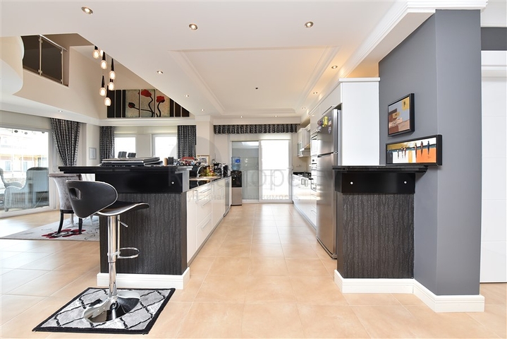 Просторный пентхаус  4+1 в 5 минутах до моря