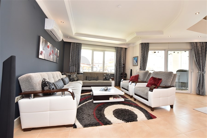 Просторный пентхаус  4+1 в 5 минутах до моря