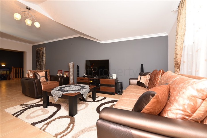 Просторный пентхаус  4+1 в 5 минутах до моря