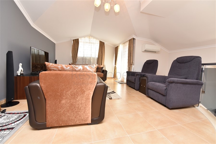 Просторный пентхаус  4+1 в 5 минутах до моря