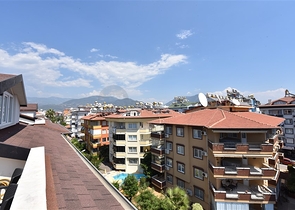 Просторный пентхаус  4+1 в 5 минутах до моря