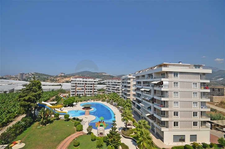 Двухуровневый пентхаус с видом на море в районе Демирташ