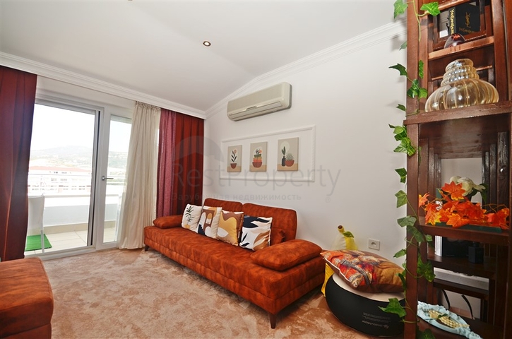 Двухуровневый пентхаус с видом на море в районе Демирташ