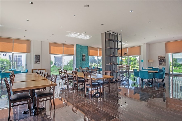 Двухуровневый пентхаус с видом на море в районе Демирташ