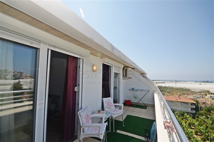 Двухуровневый пентхаус с видом на море в районе Демирташ