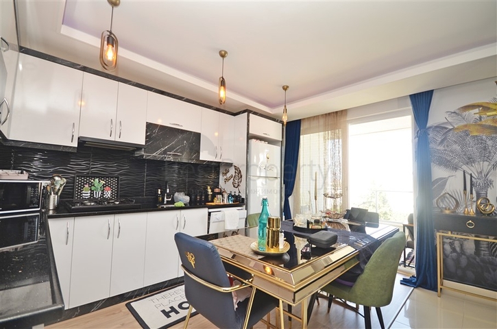 Двухуровневый пентхаус с видом на море в районе Демирташ