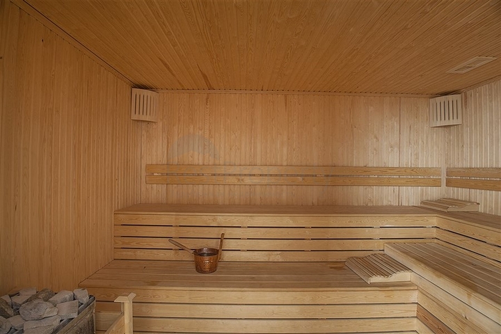 Двухуровневый пентхаус с видом на море в районе Демирташ