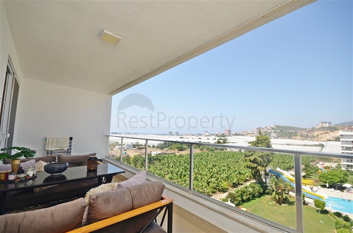 Двухуровневый пентхаус с видом на море в районе Демирташ