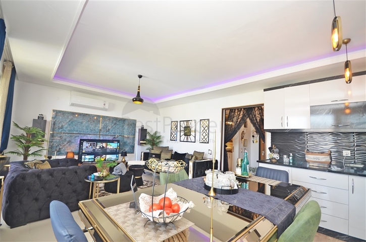 Двухуровневый пентхаус с видом на море в районе Демирташ