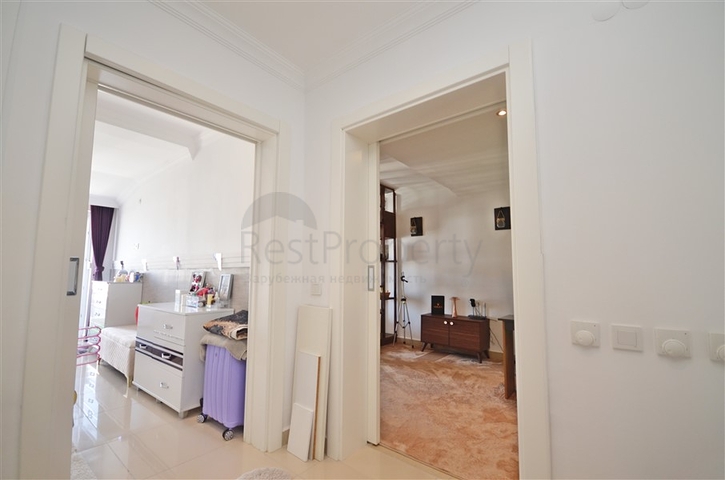 Двухуровневый пентхаус с видом на море в районе Демирташ