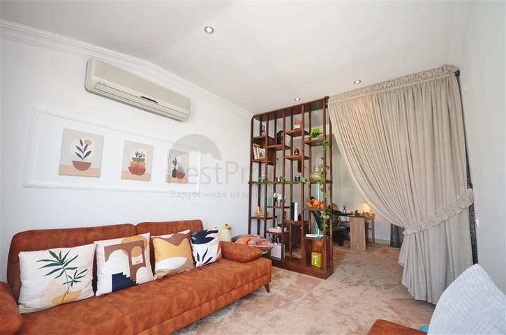 Двухуровневый пентхаус с видом на море в районе Демирташ