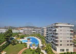 Двухуровневый пентхаус с видом на море в районе Демирташ