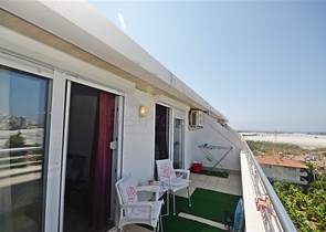 Двухуровневый пентхаус с видом на море в районе Демирташ