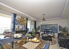 Двухуровневый пентхаус с видом на море в районе Демирташ