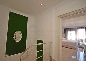 Двухуровневый пентхаус с видом на море в районе Демирташ