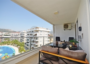 Двухуровневый пентхаус с видом на море в районе Демирташ