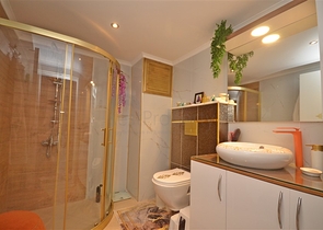 Двухуровневый пентхаус с видом на море в районе Демирташ