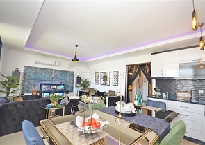 Двухуровневый пентхаус с видом на море в районе Демирташ