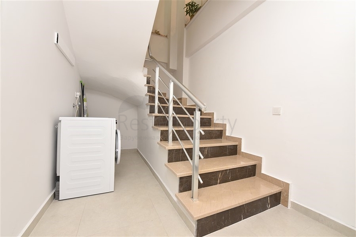 Просторная квартира-дуплекс в элитном районе Каргыджак