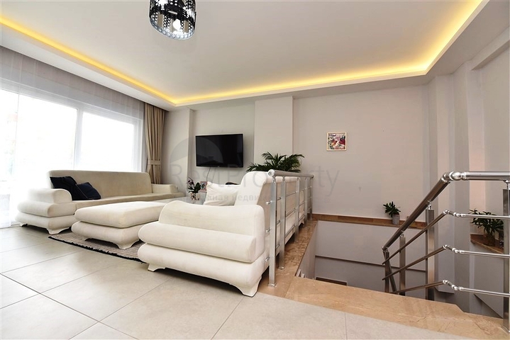 Просторная квартира-дуплекс в элитном районе Каргыджак