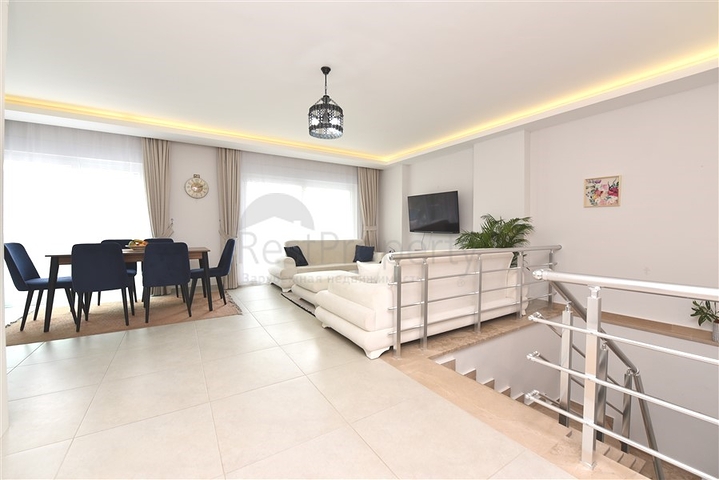 Просторная квартира-дуплекс в элитном районе Каргыджак